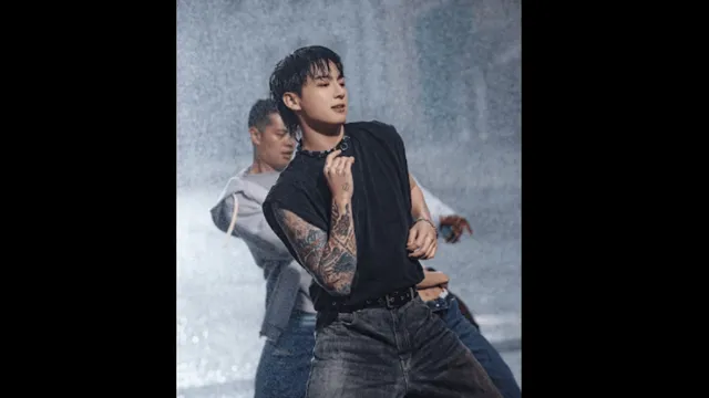 bts-jungkook-oozes-shah-rukh-khan-vibes-dancing-on-chak-dhoom-dhoom-treats-army-to-rain-song-viral-video